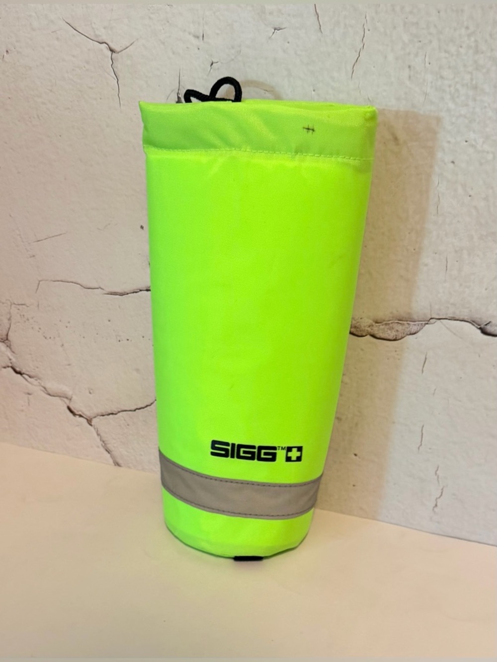 SIGG Insulated Nylon Water Bottle Pouch – Hi-Vis Neon